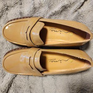 Patent Leather Loafer size 9 Nina Original